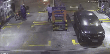 Carro%20explode%20em%20posto%20de%20gasolina%20e%20deixa%20um%20morto